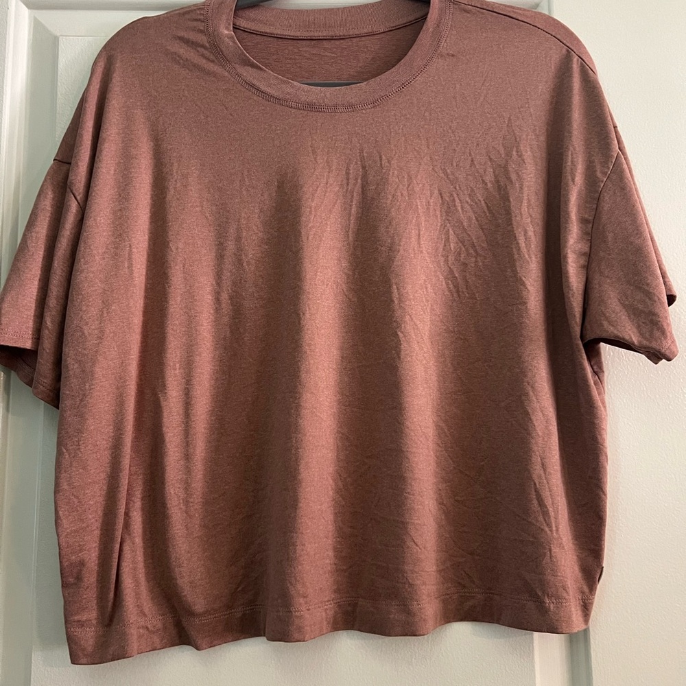 Vuori Ultimate Cropped Tee